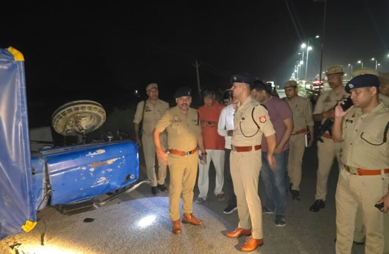 नेशनल हाईवे-19 पर भीषण हादसा: ट्रक की टक्कर से पलटी ट्रैक्टर-ट्रॉली, दो की मौत, 13 घायल