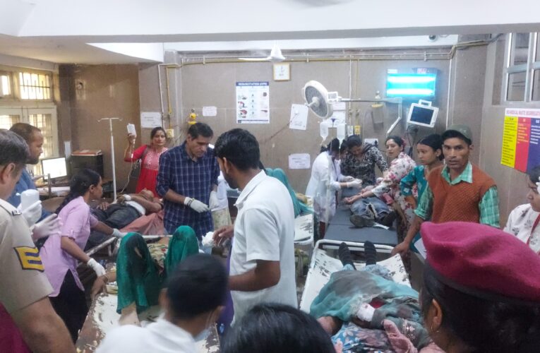 कुल्लू में खाई में गिरी जीप, तीन की मौत, नौ घायल