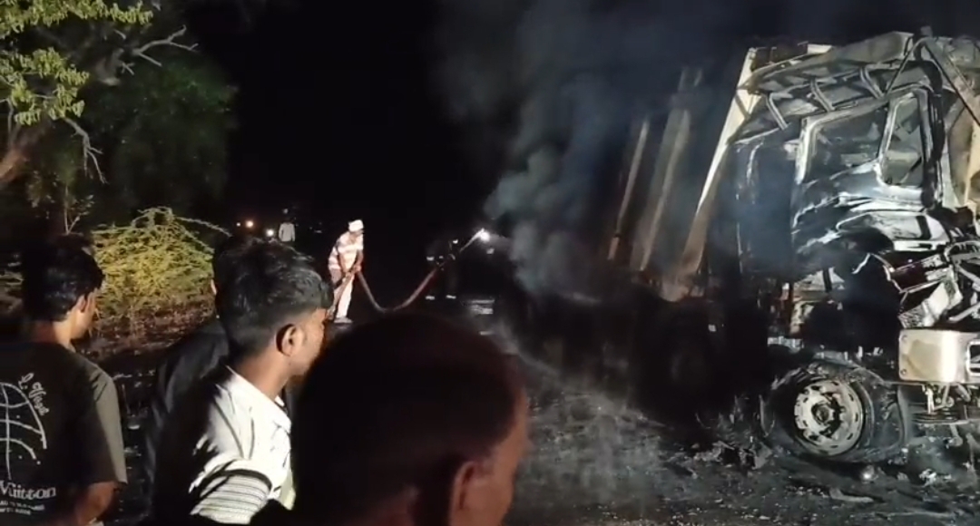 two-dumpers-collided-in-hamirp