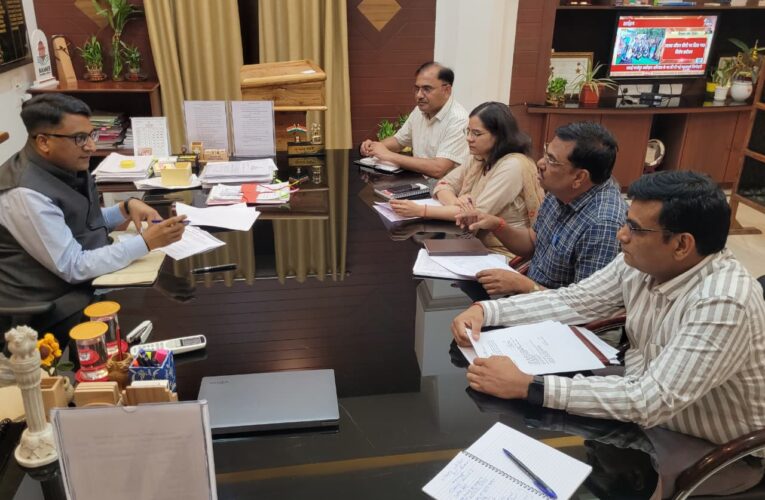 गर्मी के मद्देनजर समन्वय और सतर्कता से कार्य करें जलदाय-विद्युत निगम के अधिकारी