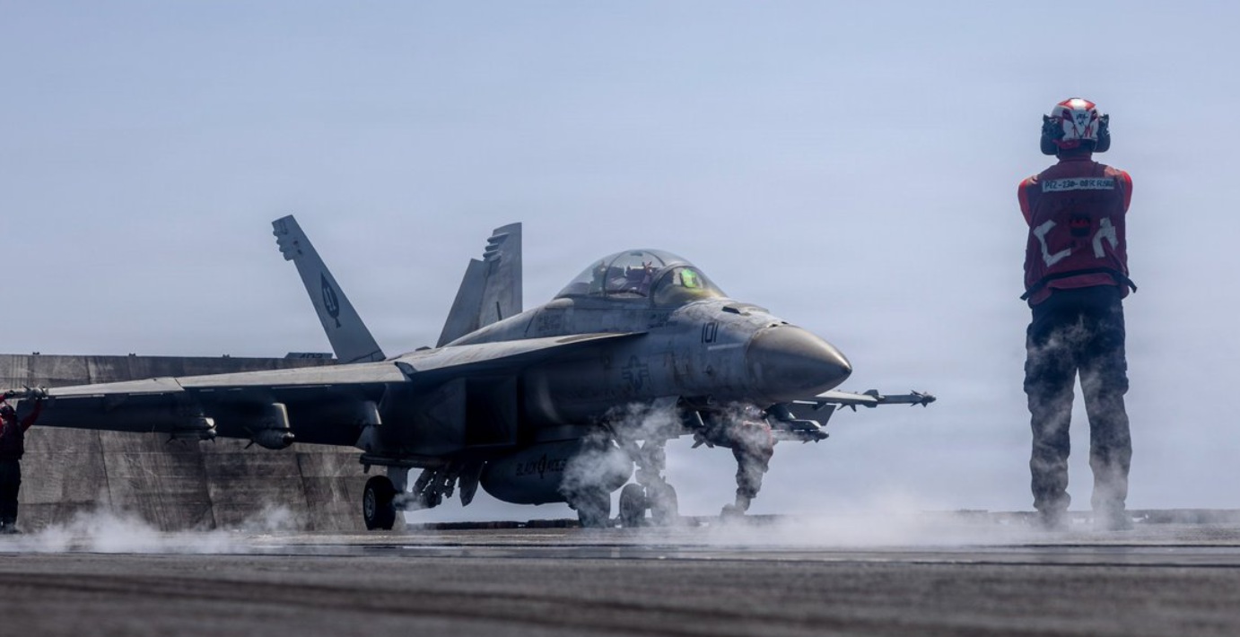 us-ship-fires-hellfire-missile