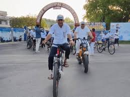 water-conservation-message-indore-mayor-cycles-ple