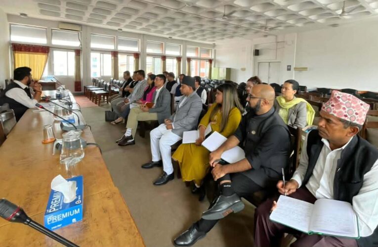 नेपाल के सत्तारूढ़ दल के सांसदों ने प्रधानमंत्री और मंत्रियों की शिकायत पार्टी अध्यक्ष से की