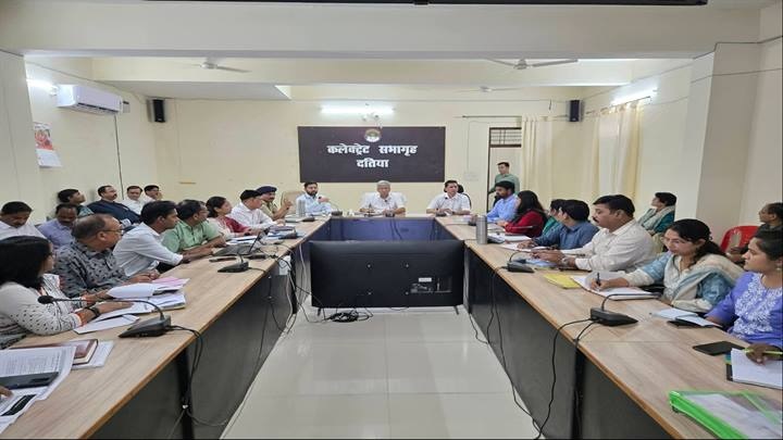 mp-gwalior-divisional-commissioner-issues-strict-i