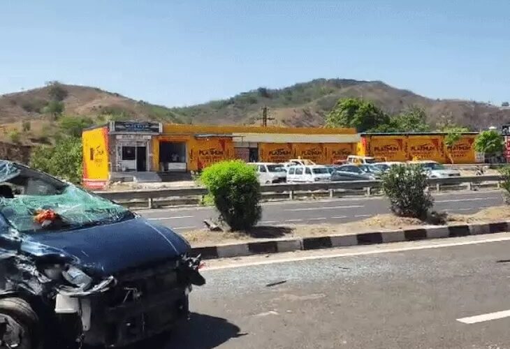 यू-टर्न पर दो कारों की भिड़ंत, युवती की मौत, चार गंभीर घायल