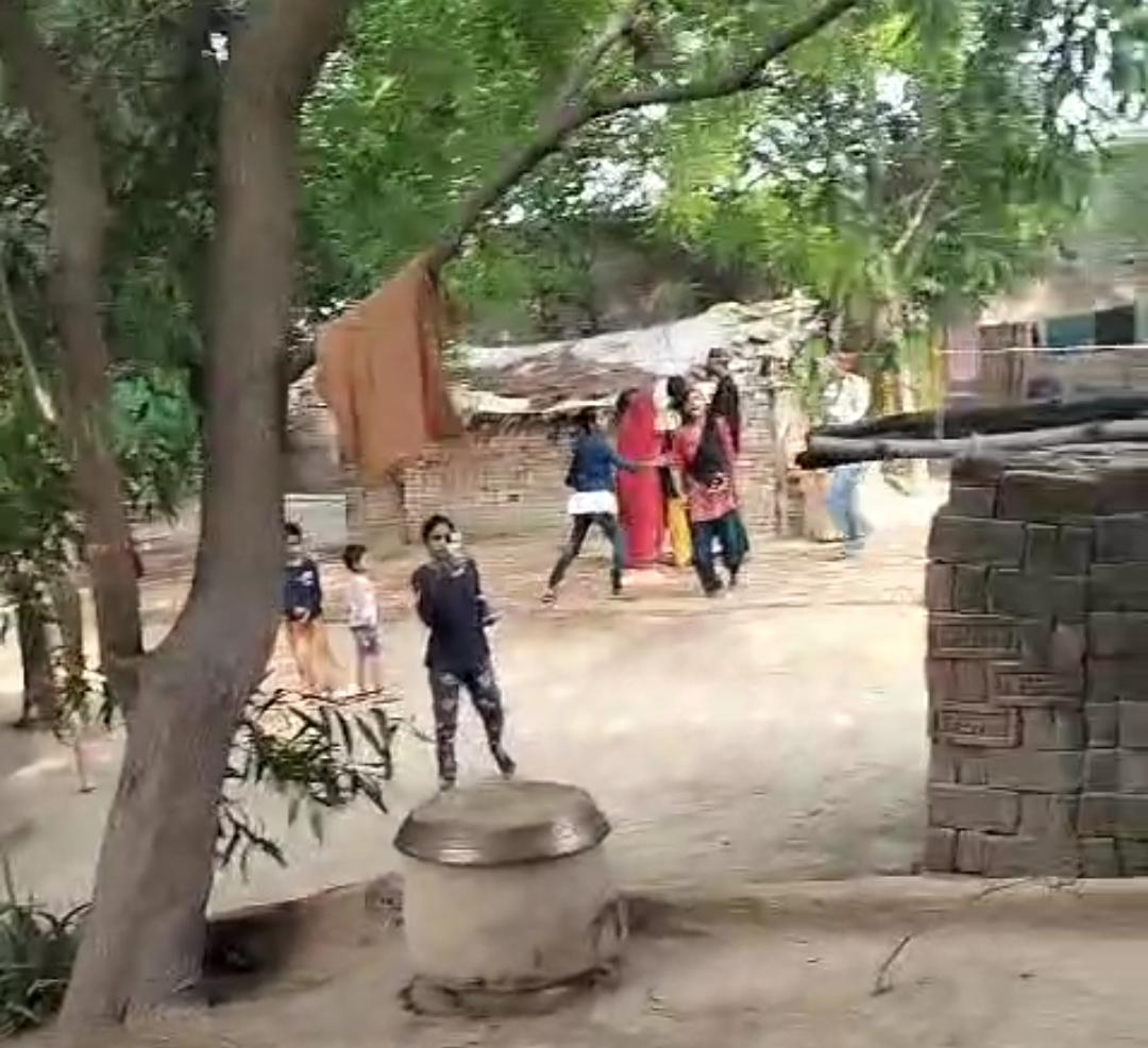 goons-attack-house-in-jaunpur
