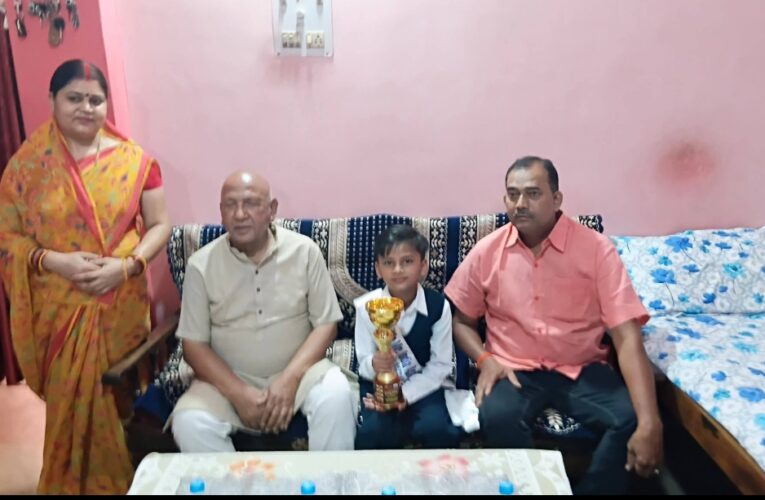 मॉडलिंग मंच पर आदित्य की सफलता पर विधायक ने बढ़ाया उत्साह