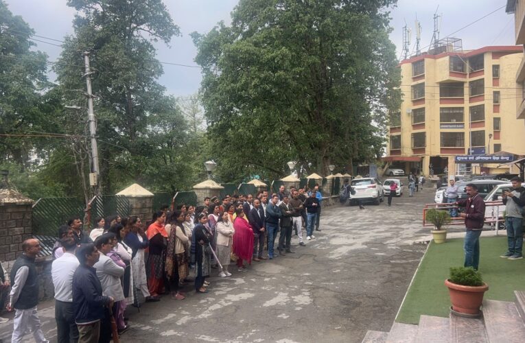 कैरियर उन्नयन योजना लागू करने की मांग पर विश्वविद्यालय शिक्षकों का कार्य बहिष्कार