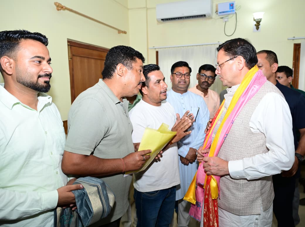 chief-minister-listens-publ
