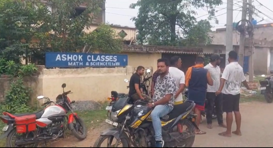 jh-lakhs-stolen-from-retired-teacher-house-