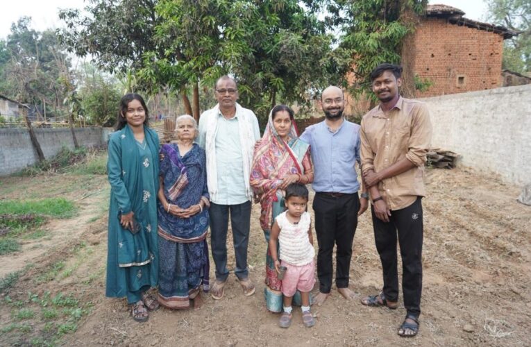 छत्तीसगढ़ में तेंदूपत्ता ताेड़ने वाले किसान का बेटा बना भारतीय वन सेवा के अधिकारी