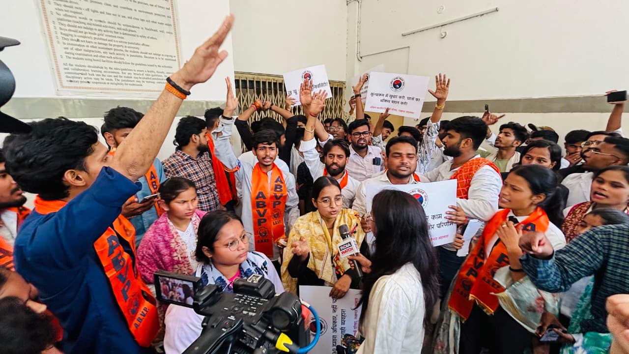 lucknow-abvp-exam-protest-