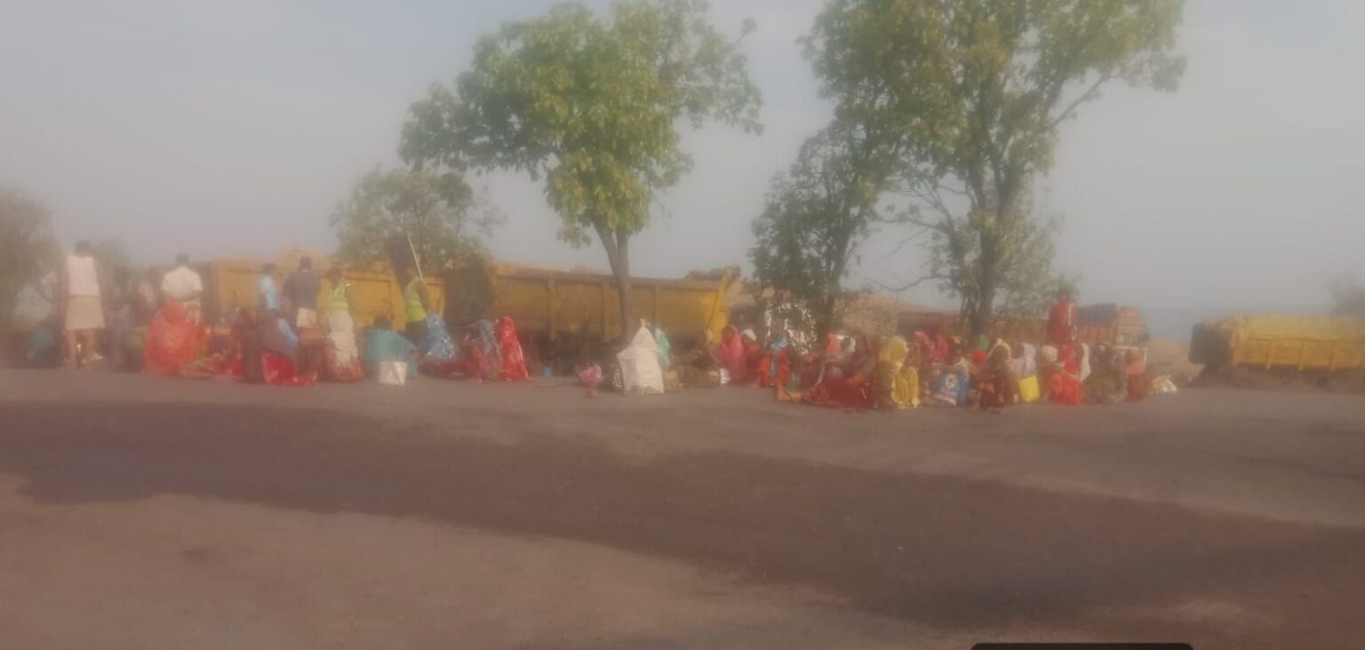 protest-to-polution-issues-regarding-tendu-leaf