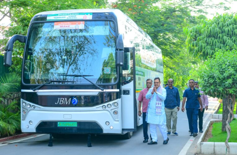 मुख्यमंत्री भजनलाल शर्मा ने ईवी बस से किया सफर: दिया ग्रीन मोबिलिटी और ईंधन बचत का संदेश