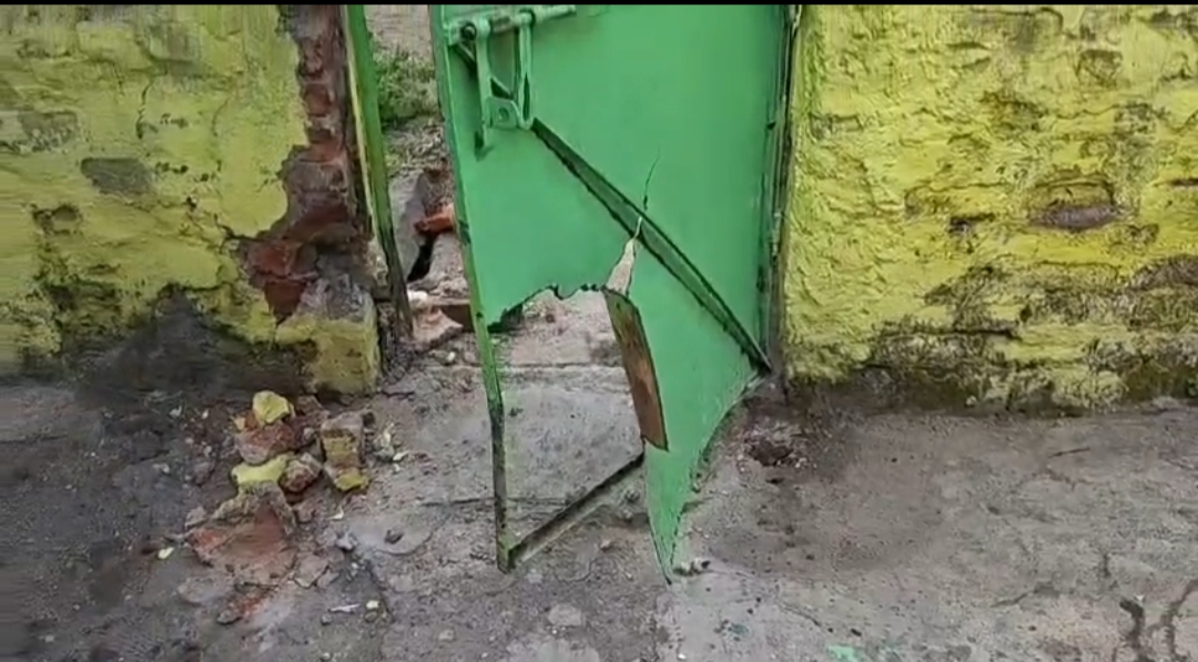 jh-bomb-hurled-at-agricultural-market-worker-house