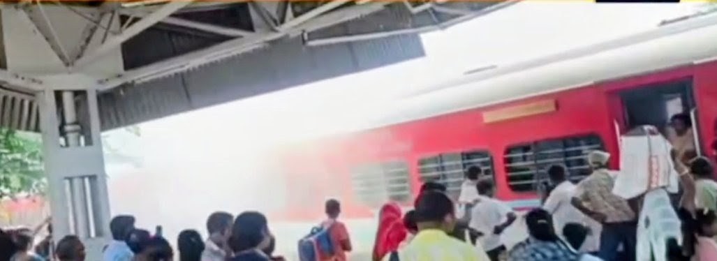 jh-fire-train-koderma