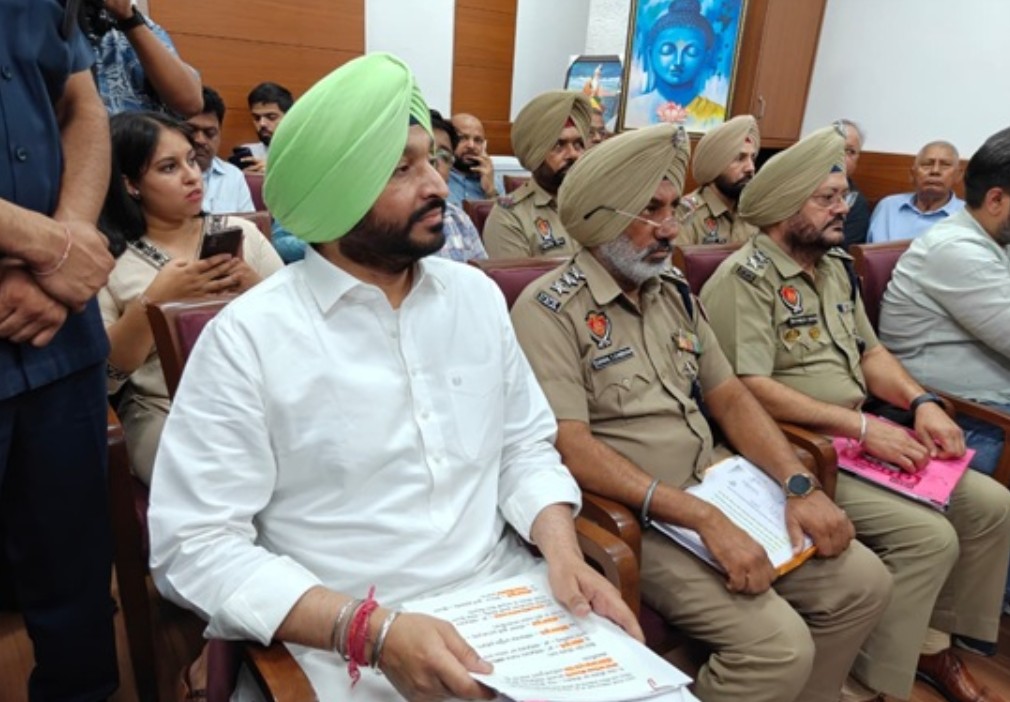 sc-commission-union-minister-ravneet-bittu