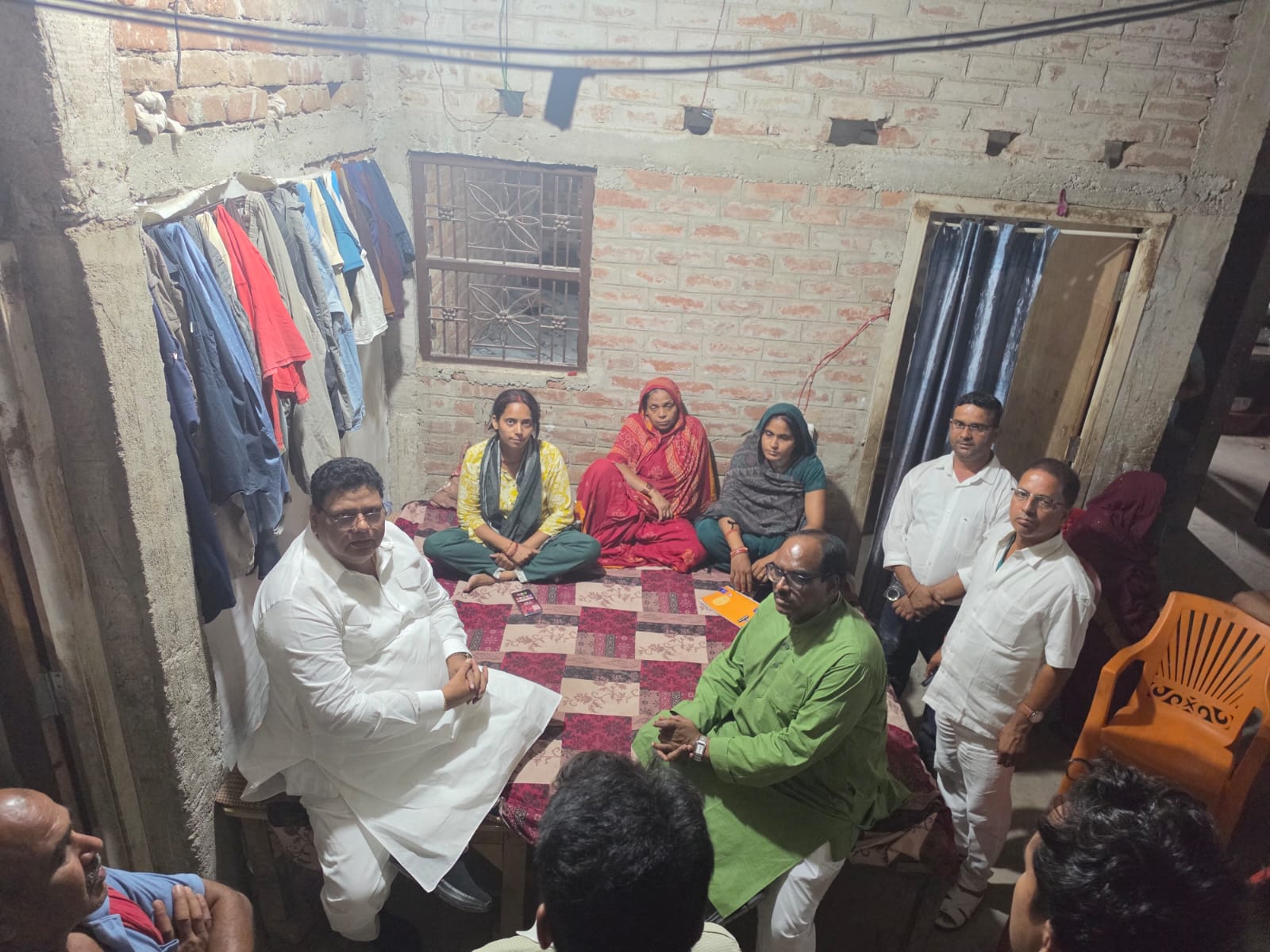 jh-jdu-leaders-meet-bharat-tiwari-family-bilauti