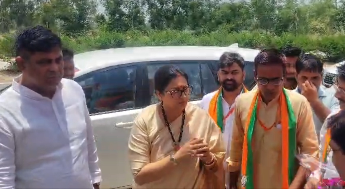 smriti-irani-name-missing-from-panchayt-election