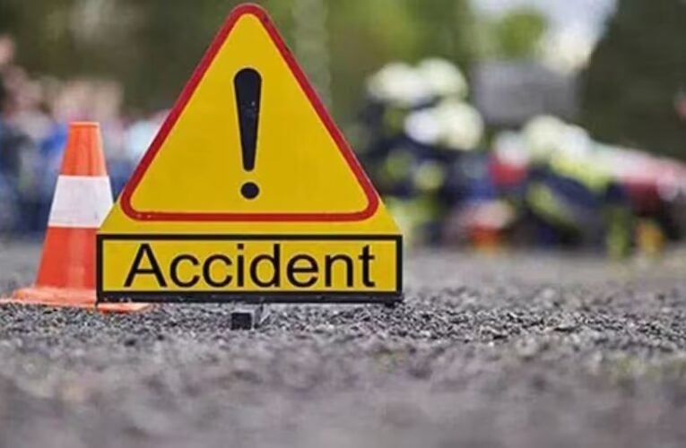 तेज रफ्तार अज्ञात वाहन ने बाइक सवार दो युवको को रौंदा