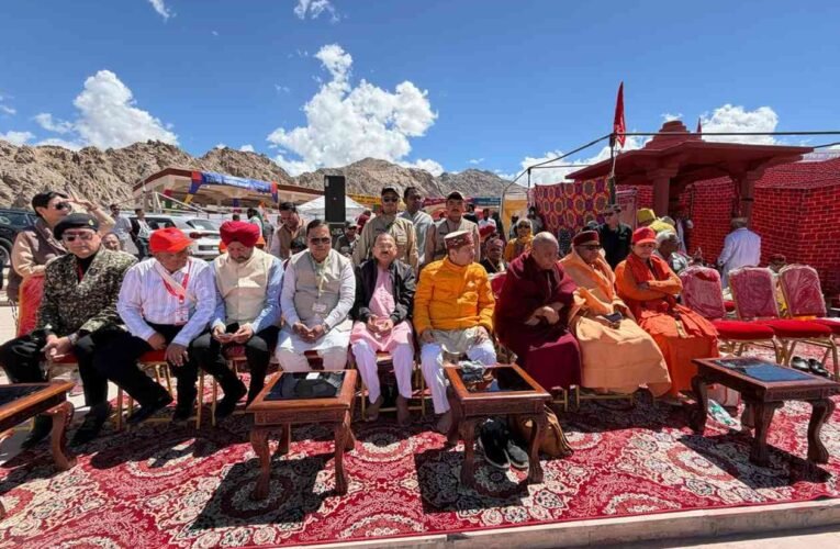 सिंधु तट पर सजा लघु भारत, राष्ट्रीय एकता का विराट मंच बना प्रथम सिंधु कुंभ