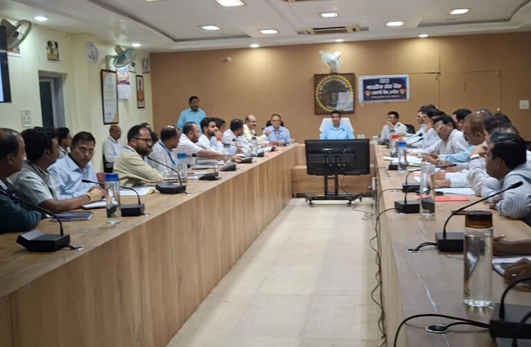 दमोह: कलेक्टर ने बैंकर्स को दिए सख्त निर्देश, सीएम हेल्पलाइन की अनदेखी पर नोटिस जारी