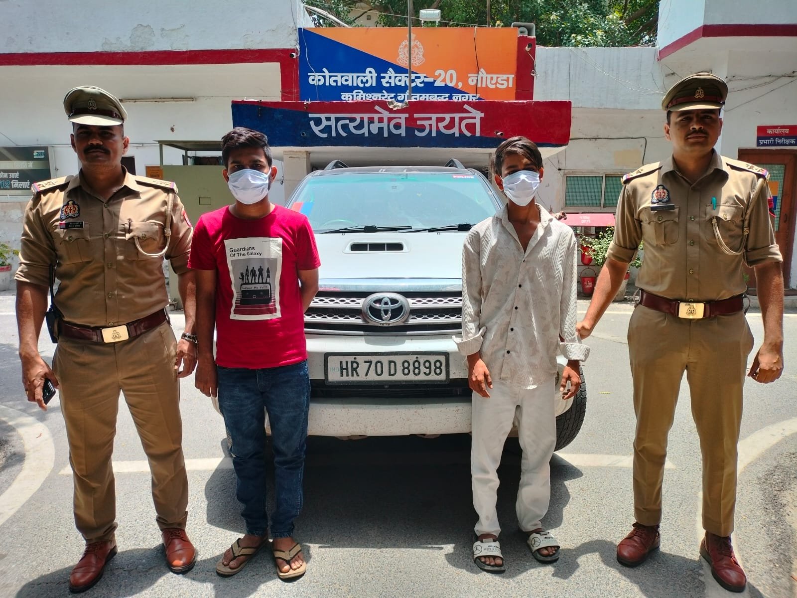 two-arrested-for-smuggling-cou