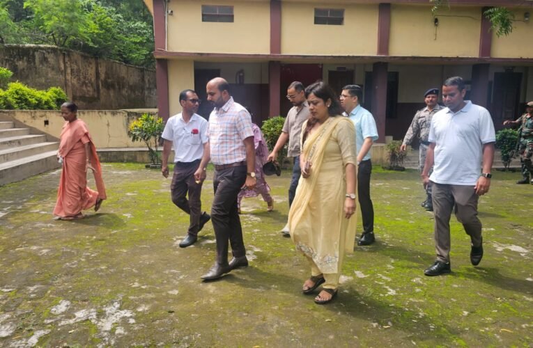 30 परीक्षा केंद्रों पर सम्पन्न हुई जेएसएससी की परीक्षा, डीसी और एसपी ने किया निरीक्षण