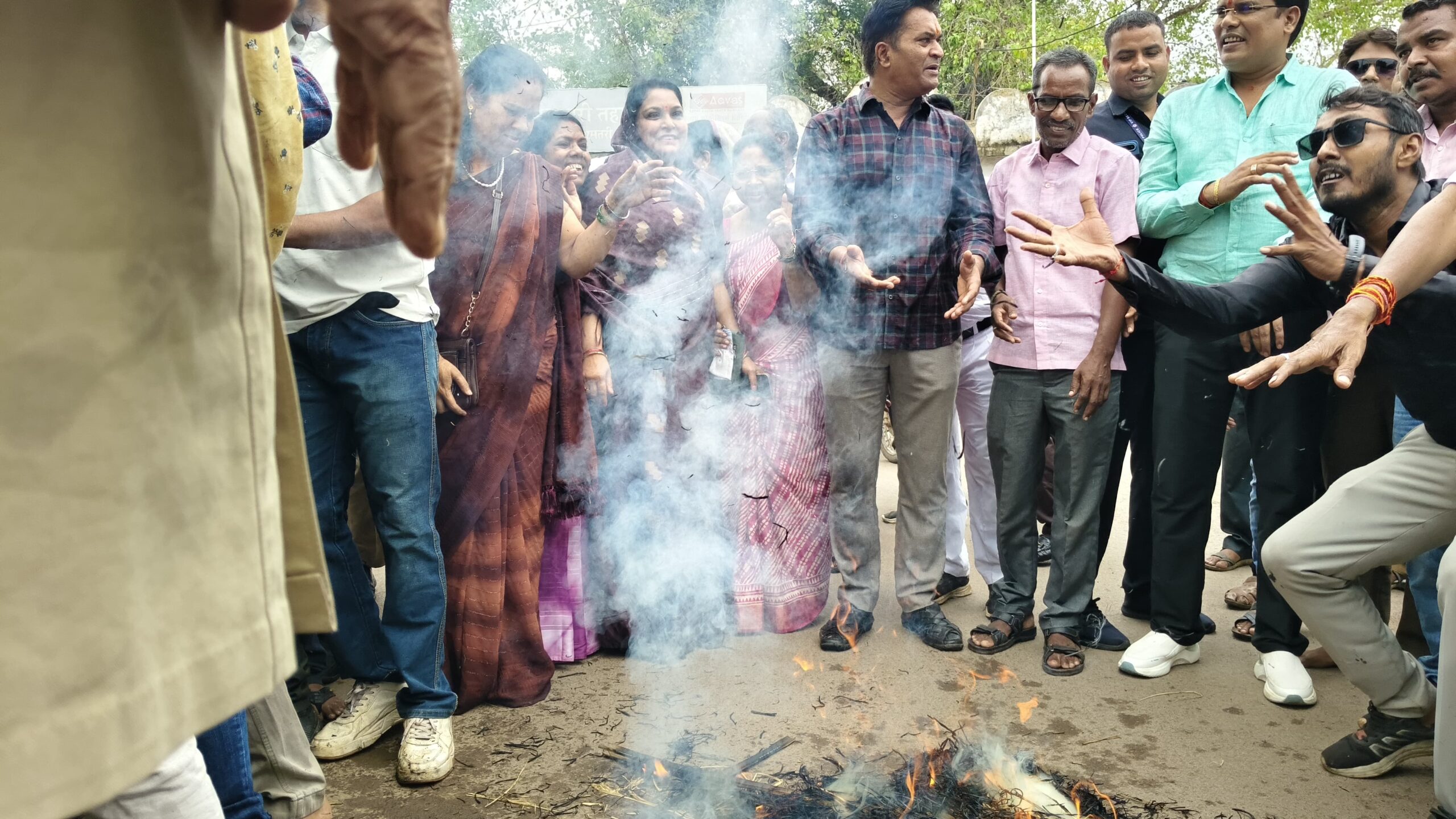 congress-protests-against-action-taken-on-houses-i
