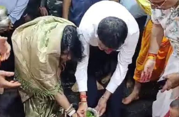 मंत्री ने बाबा नगरी में बाबा बैद्यनाथ का किया दर्शन-पूजन