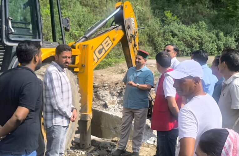 निर्माणाधीन सड़कों की गुणवत्ता से नहीं होगा कोई समझौता : केवल सिंह पठानिया