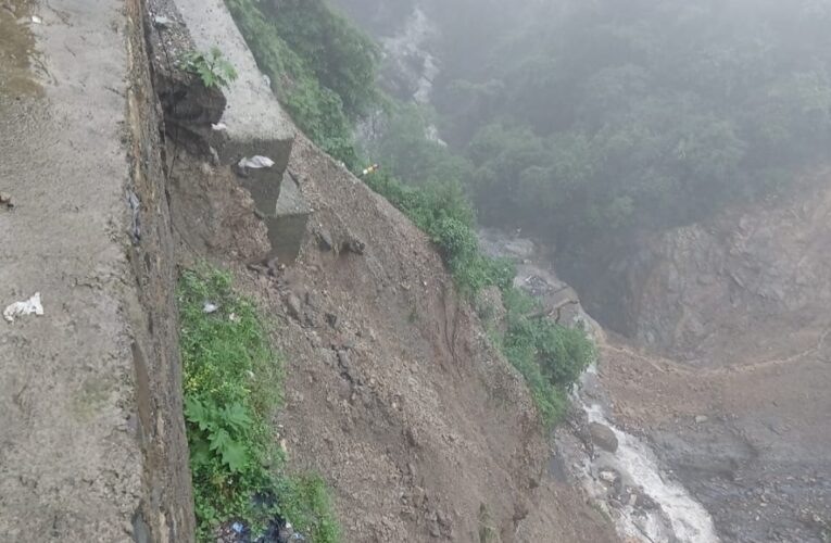 भारी भूस्खलन के बाद देहरादून-मसूरी मार्ग अग्रिम आदेशों तक बंद