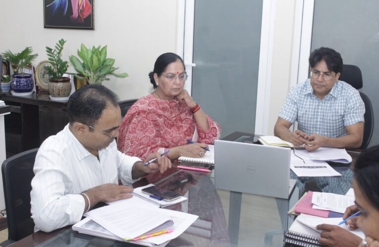 जर्जर स्कूल भवन तत्काल गिराएं, खुले में न बैठें विद्यार्थी : एसीएस
