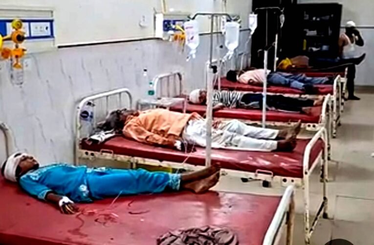 टायर फटने से पलटा टेंपो,एक महिला की मौत