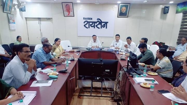 divisional-commissioner-promptly-resolve-applicati
