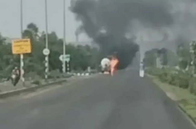 mp-guna-massive-fire-breaks-out-in-lpg-tanker-brou