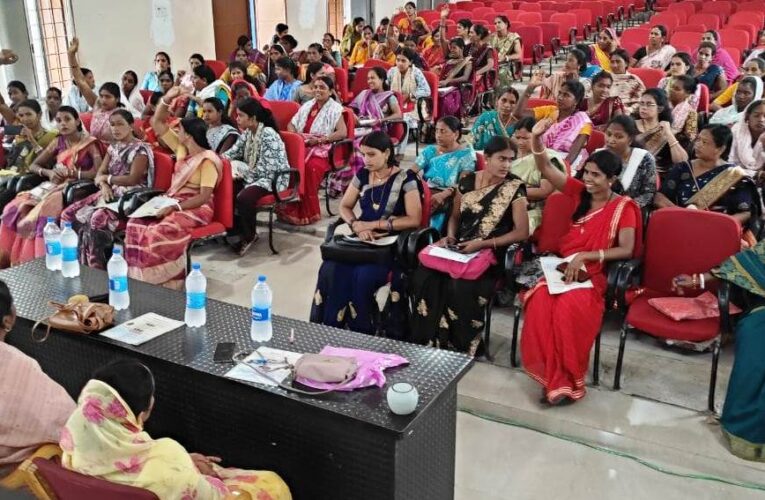 बलरामपुर : मातृ-शिशु स्वास्थ्य और बाल संरक्षण पर जिला स्तरीय कार्यशाला