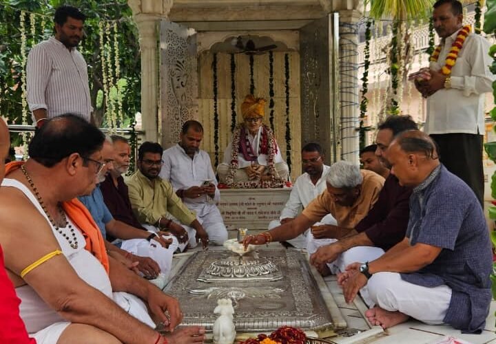 गुरु पूर्णिमा पर श्रद्धा से सराबोर हुई गुलाबी नगरी