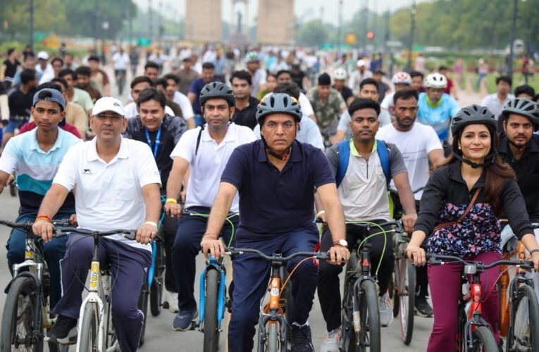 ‘फिट इंडिया संडेज ऑन साइकिल’ में डॉ. मांडविया ने दिया जीवाश्म ईंधन पर निर्भरता घटाने का संदेश