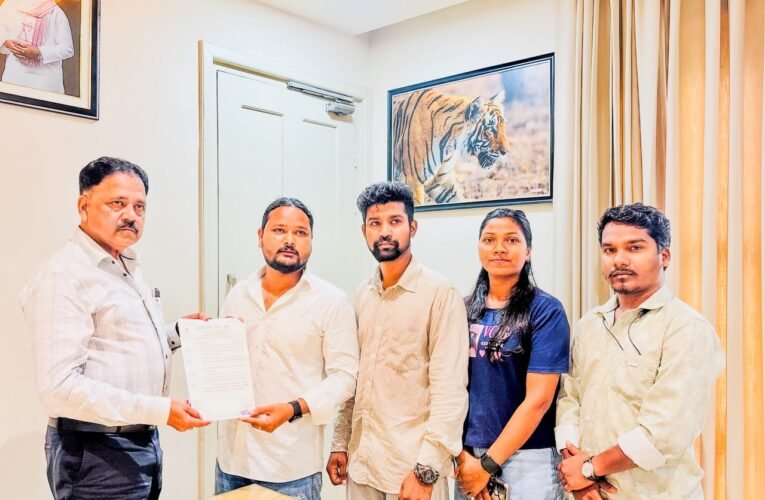 डीएसपीएमयू की शैक्षणिक अव्यवस्था पर शिक्षामंत्री से मिला आदिवासी छात्र संघ