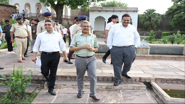 mp-cabinet-meeting-jagdishpur-acs-commissioner-ins