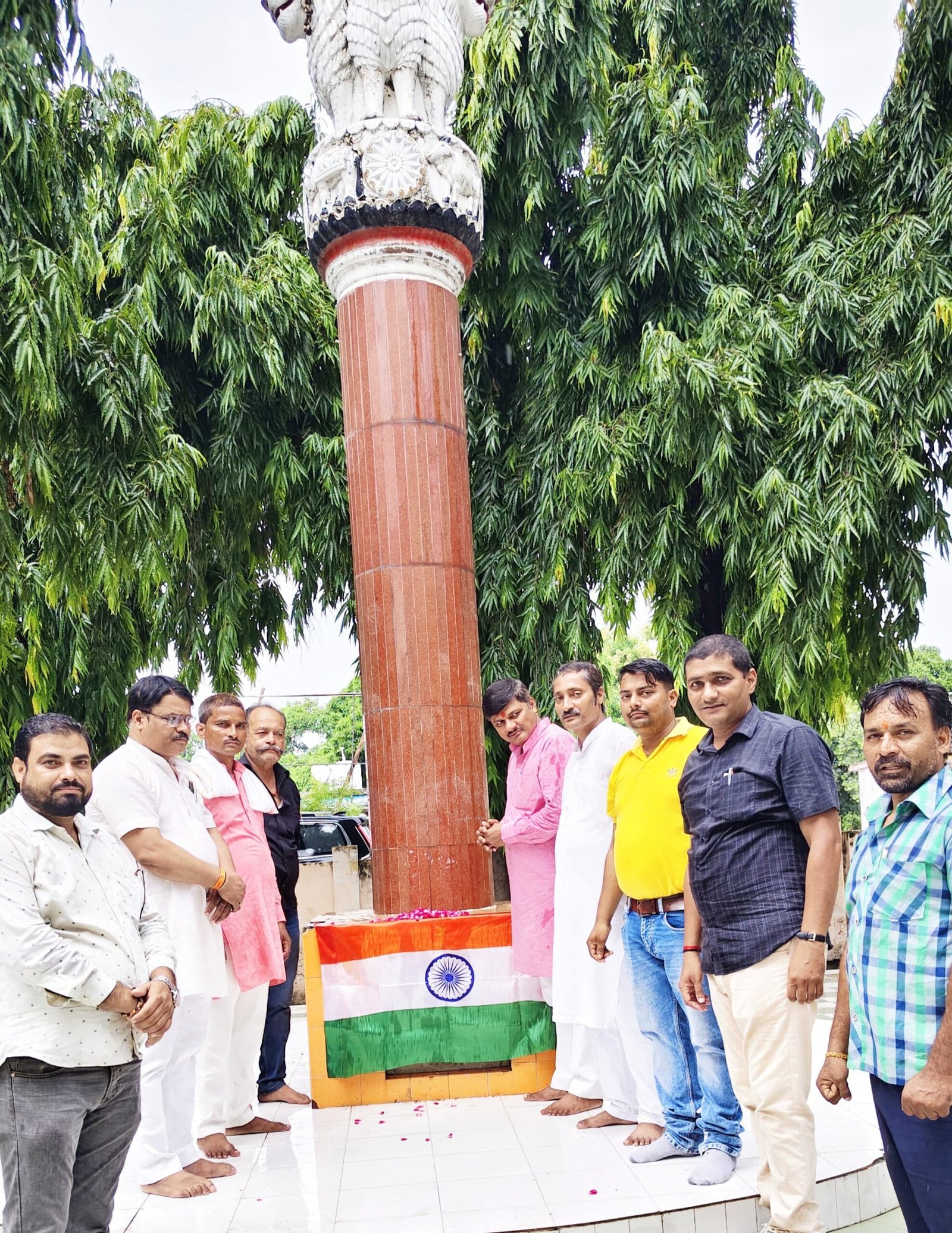 up-bjp-members-paid-tribute