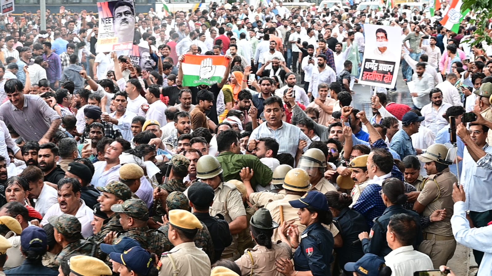 congress-stages-fierce-protest