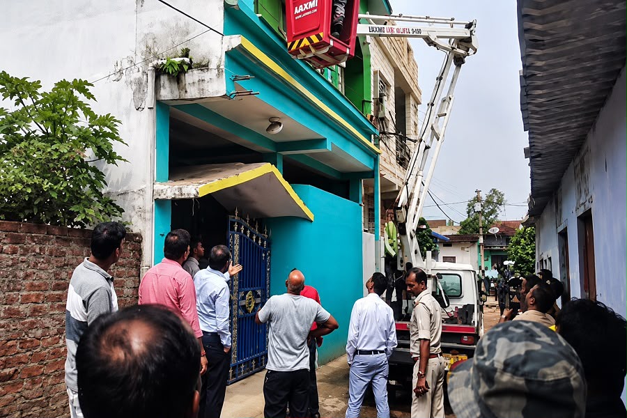 jh-nia-team-conducts-raid-