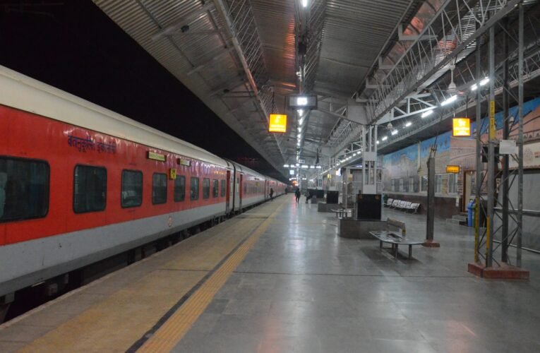 रेलवे परिसर में गंदगी फैलाने पर 500 रुपये तक जुर्माना