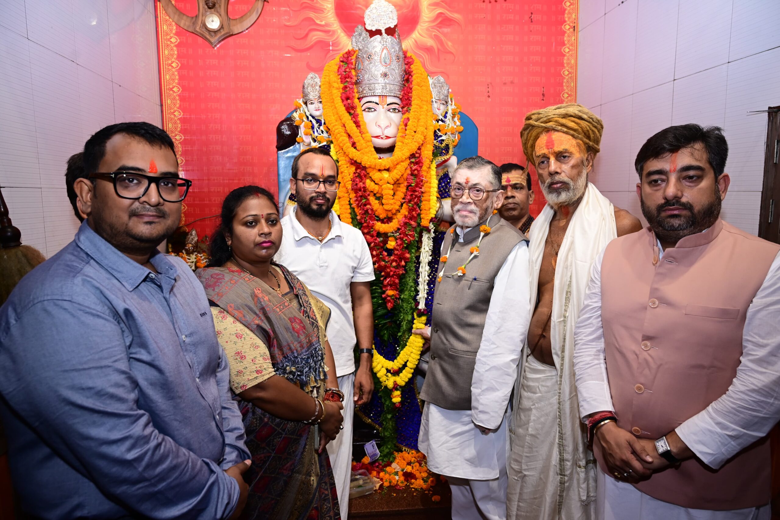 jh-the-governor-offered-prayers-to-bajrangbali