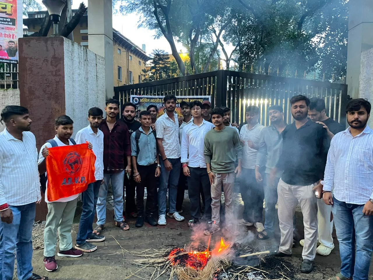 jh-abvp-burnt-effigies-cm-jpsc-jssc