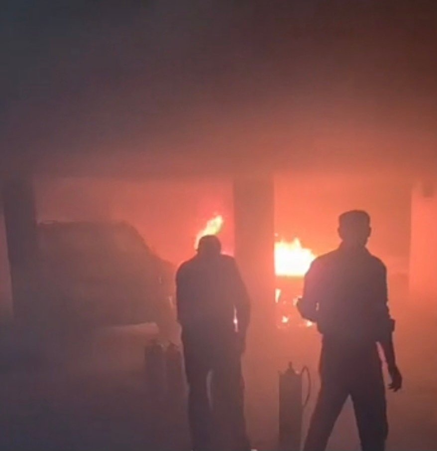 fire-breaks-out-in-three-cars-