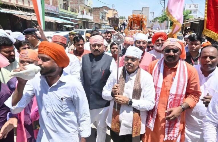 (राउंडअप) गुरु रविदास की जन्मस्थली सीरगोवर्धनपुर से 131 कलशों के साथ निकली भव्य शोभायात्रा