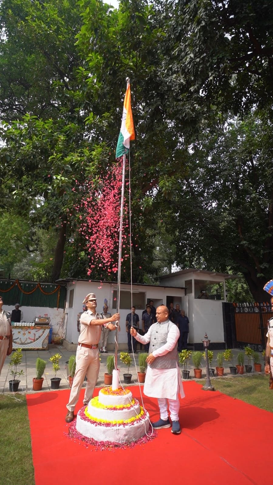 delhi-assembly-speaker-hoist-national-flag